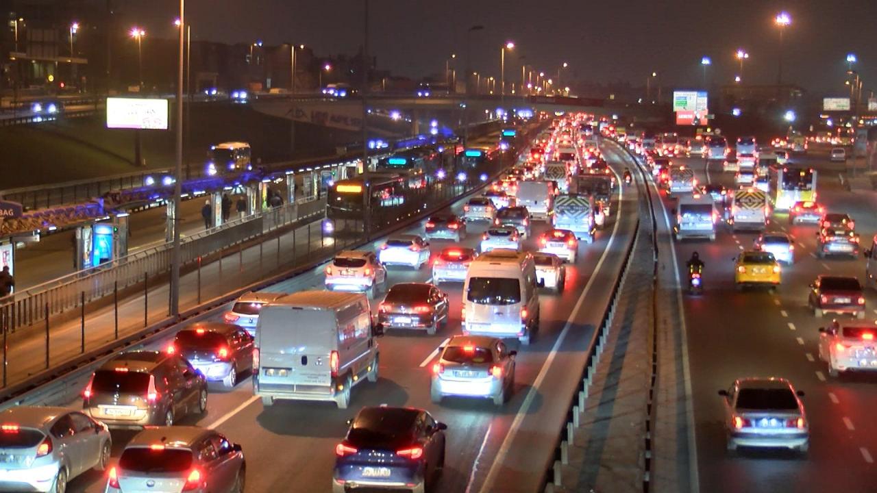İstanbul'da Okul Başlangıcı ile Artan Trafik ve Toplu Ulaşım Yoğunluğu