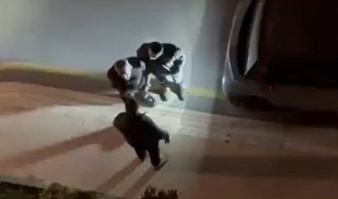 İstanbul'da meydana gelen silahlı tehdit olayında üç kişi gözaltına alındı.