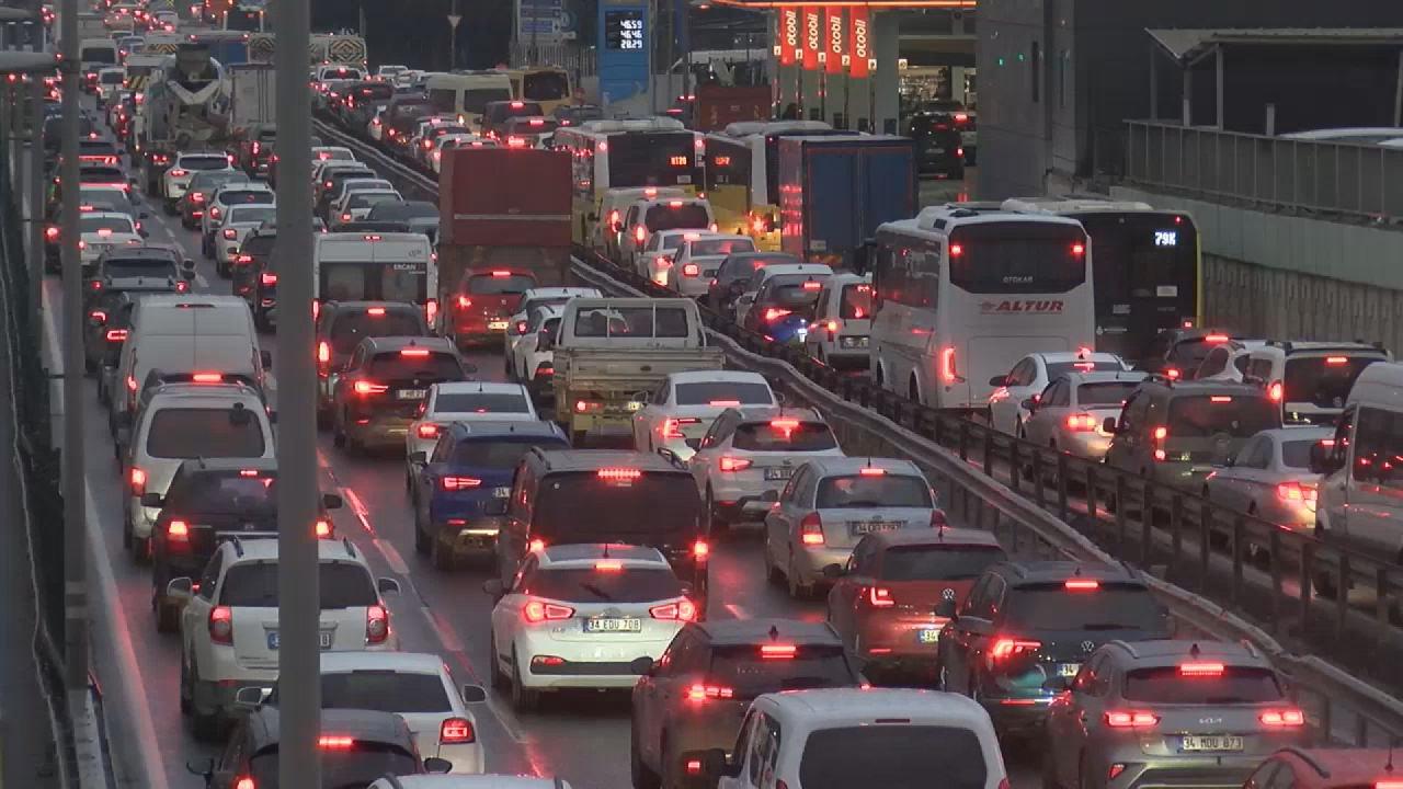 İstanbul'da Trafik Yoğunluğu Artıyor