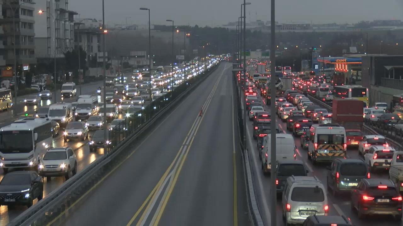İstanbul'da Trafik Yoğunluğu Artıyor