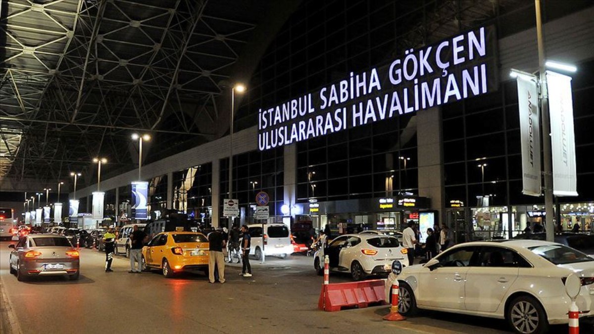 İstanbul'da kış koşulları nedeniyle uçuş iptalleri hakkında güncel bilgiler edinin.