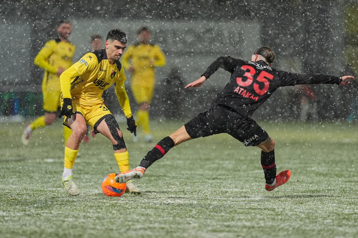 istanbulspor fatih karagumruk karsisinda iki golle guldu 0 mhNC34tf