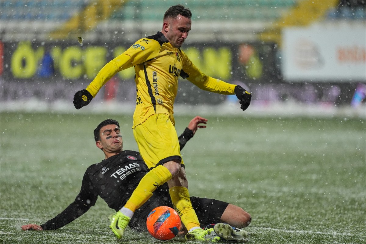 istanbulspor fatih karagumruk karsisinda iki golle guldu 1