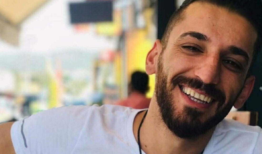 İzmir'de alacak verecek meselesi yüzünden yaşanan bir kavgada cinayet işlendi.