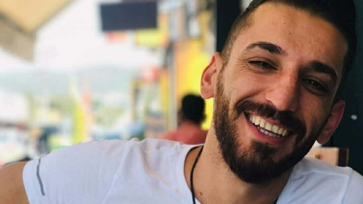 İzmir'de alacak verecek meselesi yüzünden yaşanan bir kavgada cinayet işlendi.