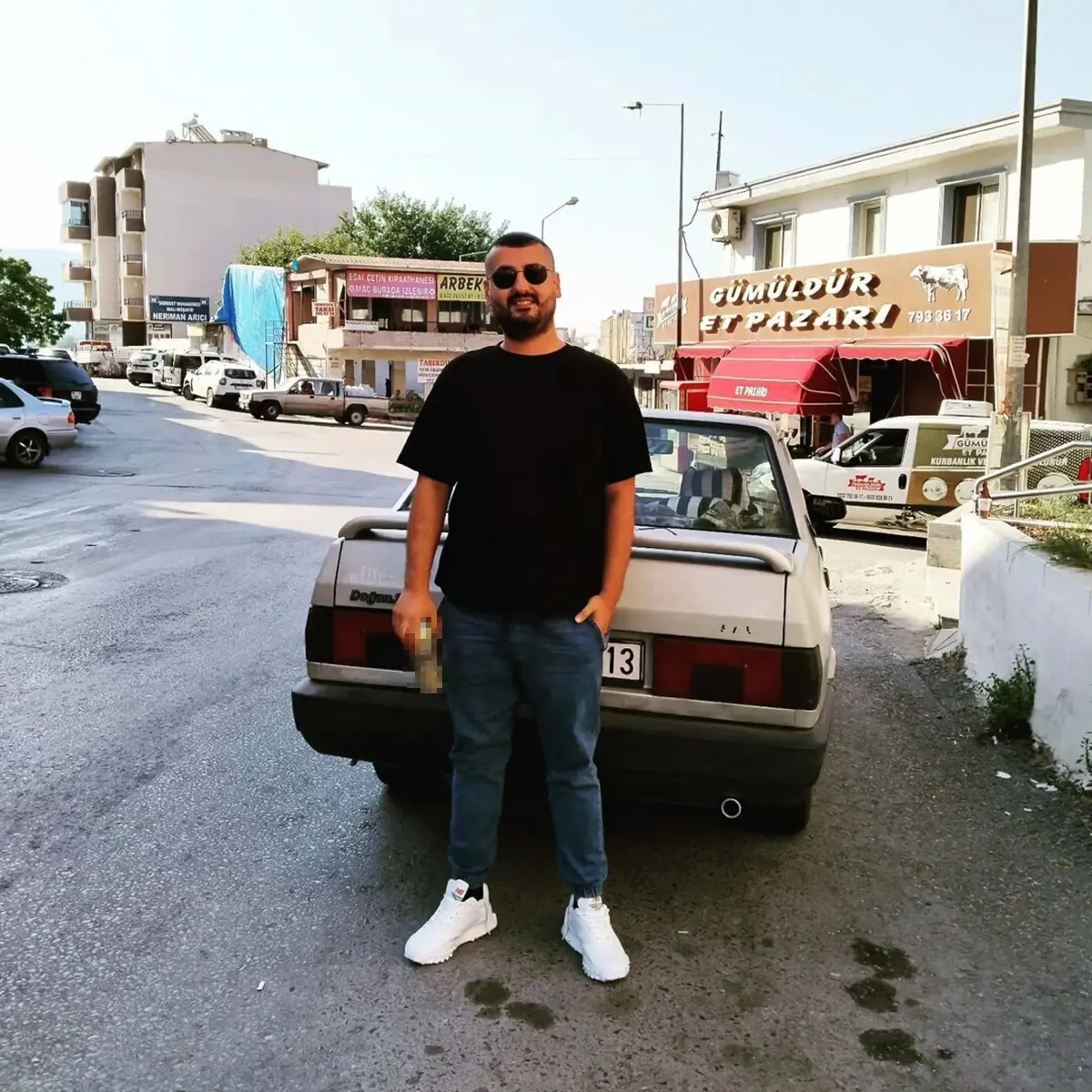 İzmir'de meydana gelen korkunç olayda, bir genç bıçakla öldürüldü. Arkadaş