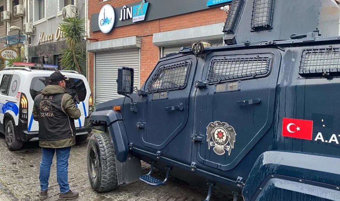 İzmir'de gerçekleştirilen PKK/KCK terör operasyonunda 7 zanlı gözaltına alındı. Güvenlik