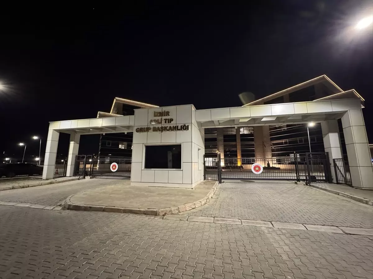 İzmir'de yalnız yaşayan 87 yaşındaki kadının ölümü, toplumu derinden sarstı.