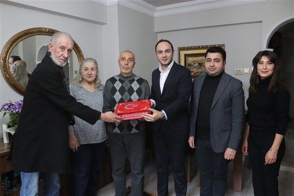 Ziyaretler kapsamında, Kıbrıs Gazisi Ramazan Akkaya ve Cafer Turna'nın yanı