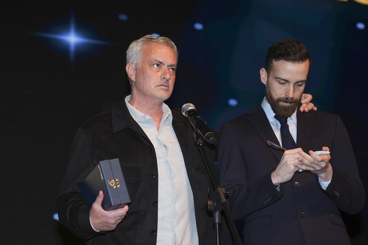 Fenerbahçe Teknik Direktörü Jose Mourinho, Ödül Töreninde