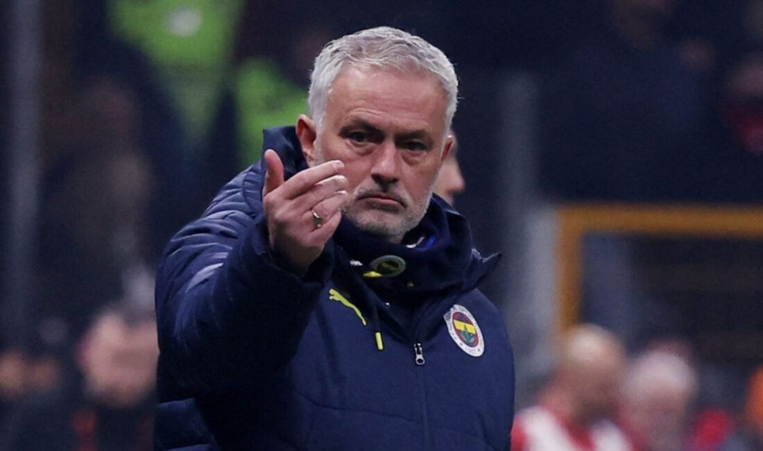 Galatasaray deplasmanından 0-0'lık beraberlikle ayrılan Fenerbahçe'nin teknik yöneticisi Jose Mourinho'nun