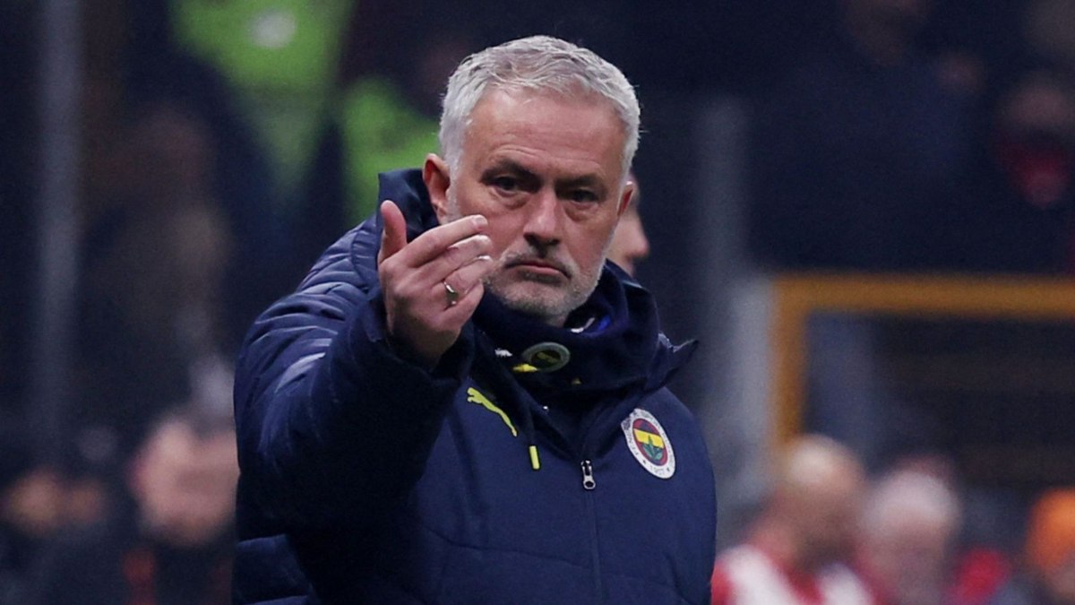 Galatasaray deplasmanından 0-0'lık beraberlikle ayrılan Fenerbahçe'nin teknik yöneticisi Jose Mourinho'nun