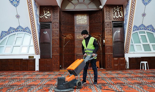 Kadıköy Belediyesi Ramazan ayı nedeniyle tüm ibadethanelerdeki paklık çalışmalarını hızlandırdı