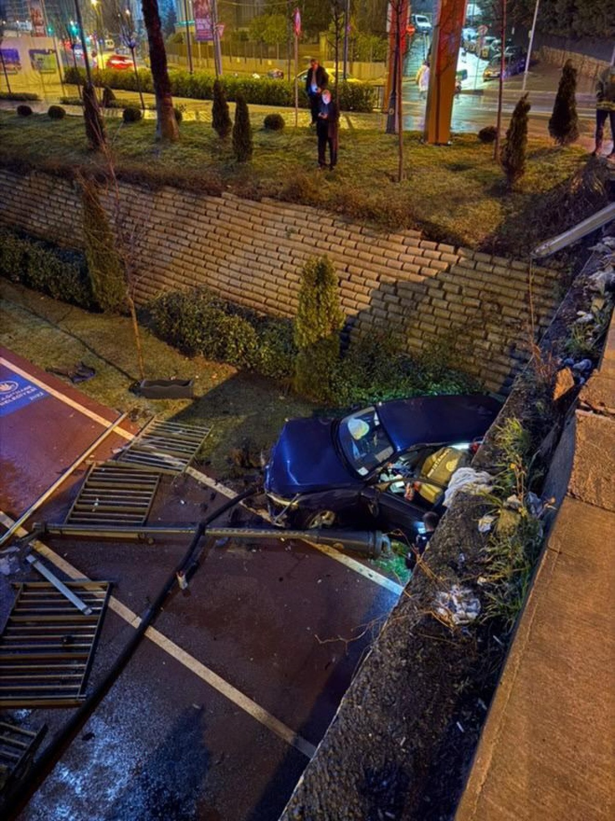 Kağıthane'de Kaza: Alkollü Sürücü Bariyere Çarptı