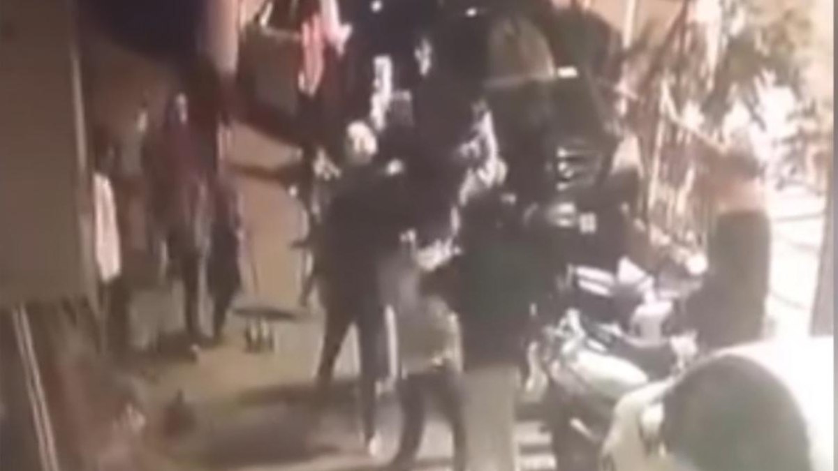 Kağıthane'de gençler arasında meydana gelen kavga, silah sesleriyle yankılandı. Olayın