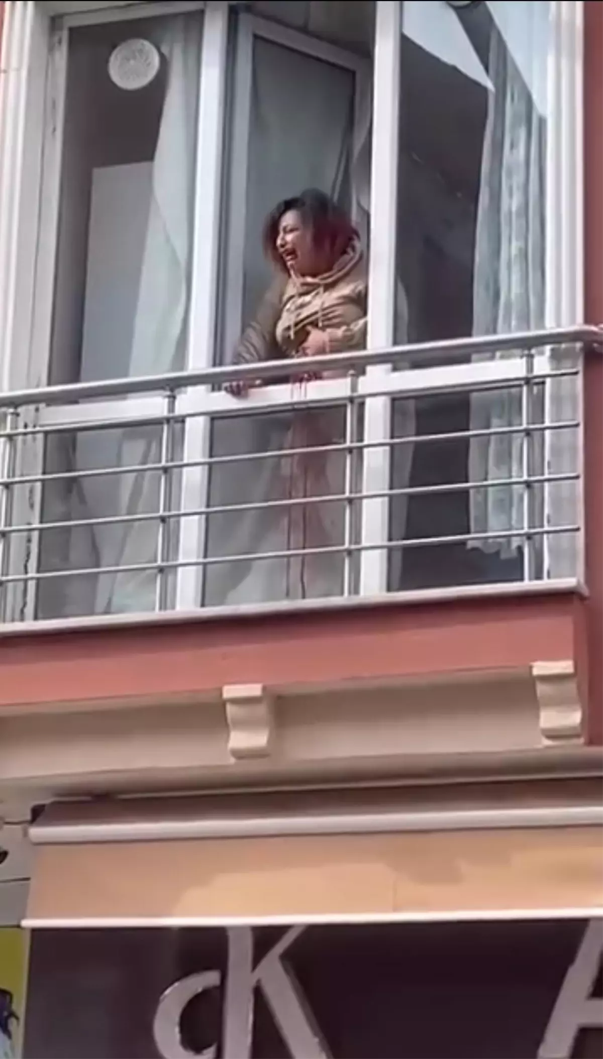 Ankara'nın Kahramankazan ilçesinde, evde tartıştığı eşi ve kayınbiraderini bıçakla yaralayan