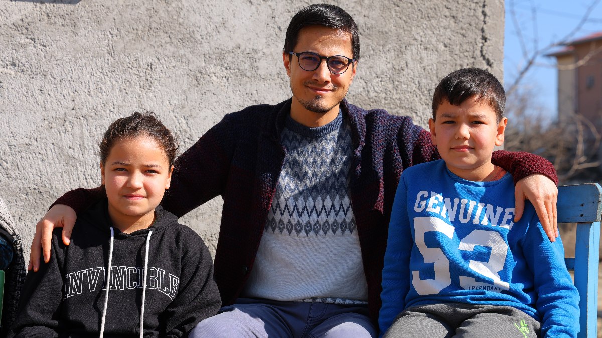 Kahramanmaraş depreminde cesur bir öğretmenin hikayesini keşfedin. Bu zorlu dönemde,