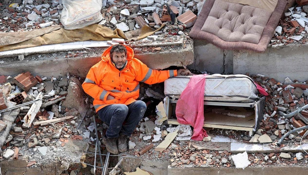 Kahramanmaraş merkezli depremin ikinci yılında, Mesut Hançer'in yaşadığı derin acıyı