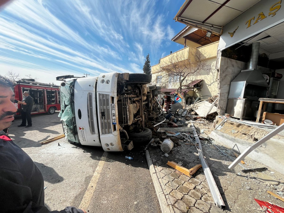 Kahramanmaraş'ta Kamyonun Devrilmesi Sonucu 9 Kişi Yaralandı