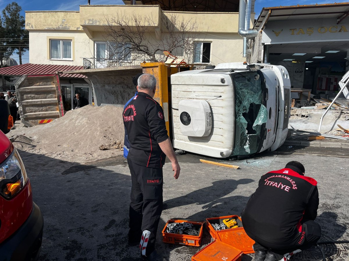 Kahramanmaraş'ta Kamyonun Devrilmesi Sonucu 9 Kişi Yaralandı