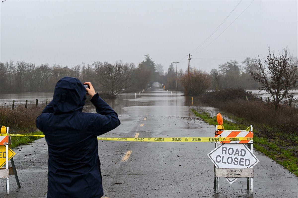 Kaliforniya'da Sel Felaketi: Sonoma County'de Yağışlar Hayatı Felç Etti
