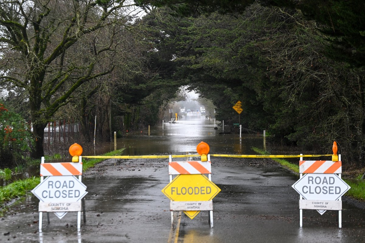 Kaliforniya'da Sel Felaketi: Sonoma County'de Yağışlar Hayatı Felç Etti