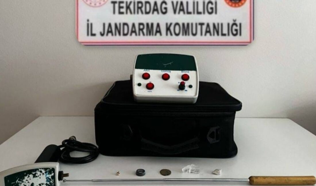 Kapaklı'da jandarma, gerçekleştirdiği denetimler sırasında şüpheli eşyalar ele geçirdi. Güvenlik