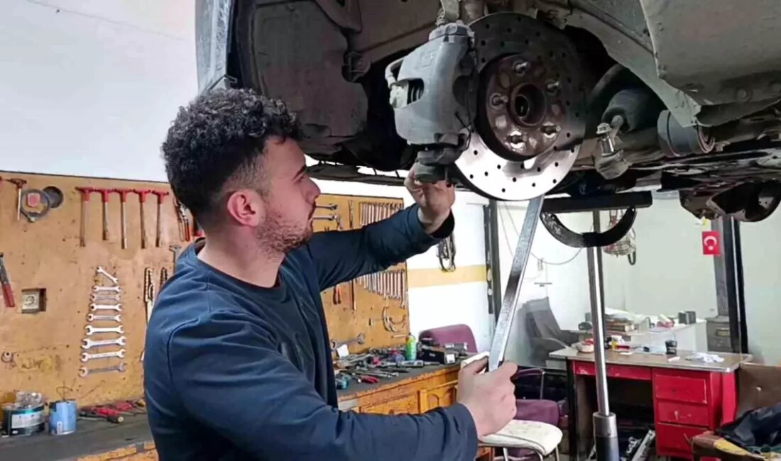 Karasu'daki sanayi esnafı, çırak yetiştirme sorunlarıyla karşı karşıya. Bu içerikte,