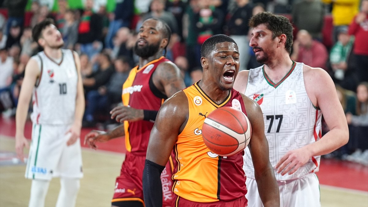 Karşıyaka, Türkiye Kupası çeyrek finalinde Galatasaray'a karşı mücadele etti. Maçın