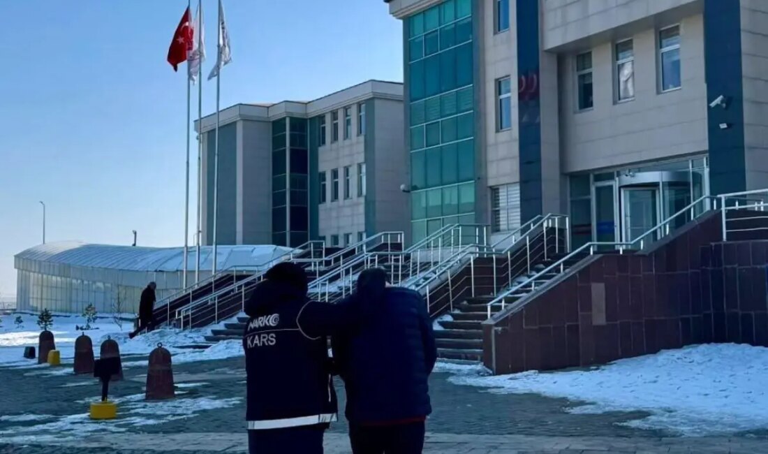 Kars'ta gerçekleştirilen uyuşturucu operasyonunda 3,41 gram metamfetamin ele geçirildi. Olayla