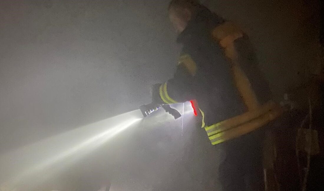 Kastamonu'da bir marangoz atölyesinde meydana gelen yangın, çevrede paniğe neden