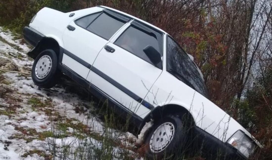 Kastamonu'da şarampole yuvarlanan araçta meydana gelen kaza, sürücünün şanslı kurtuluşuyla