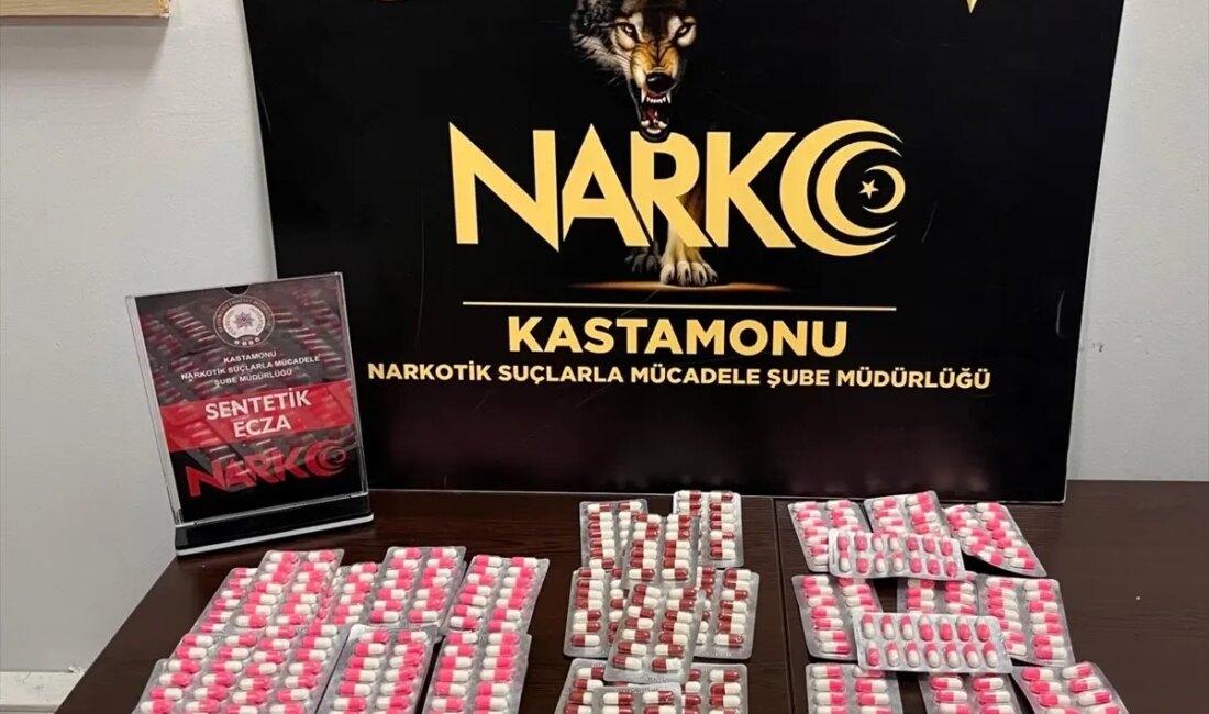Kastamonu'da düzenlenen uyuşturucu operasyonunda 3 kişi gözaltına alındı ve 703