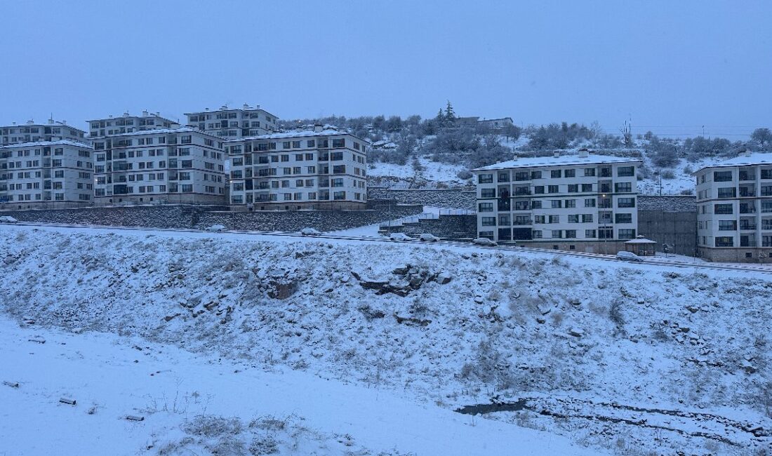 Kayseri'de kar yağışıyla birlikte oluşan kartpostallık manzaralar, kışın güzelliklerini keşfetmek