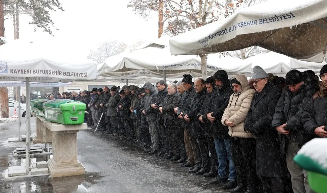 Kayseri'de Kıbrıs Gazisi Seyit Şemsettinoğlu'nun cenaze töreni, sevenleri ve dostları