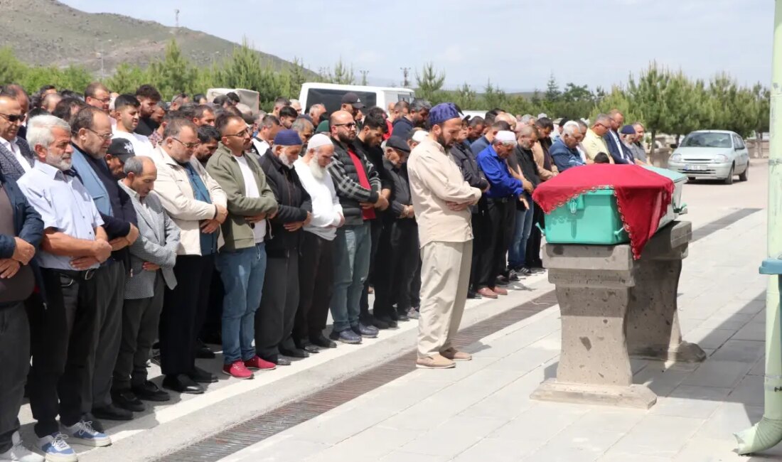Kayseri'de meydana gelen trafik kazasında bir anne hayatını kaybetti, oğlu