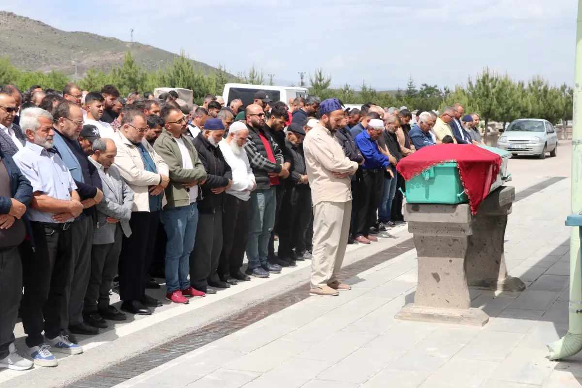 Kayseri'de meydana gelen trafik kazasında bir anne hayatını kaybetti, oğlu