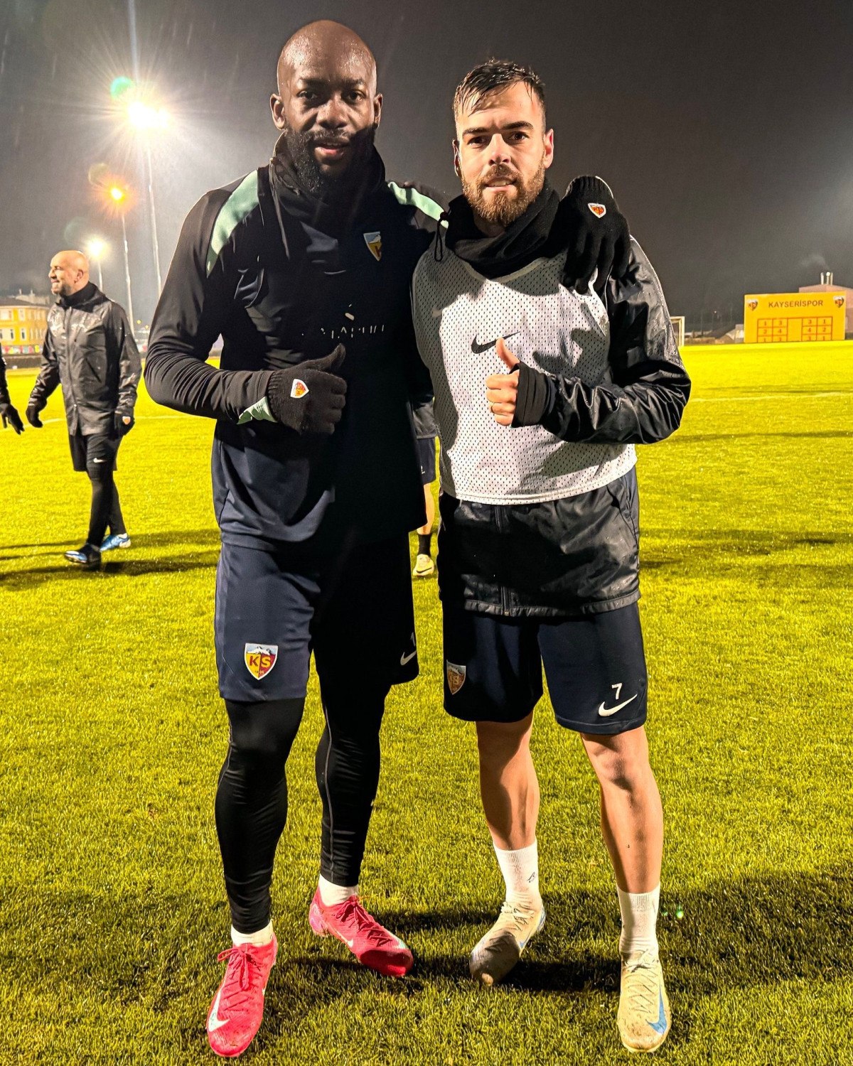 Kayserispor'da Bahoken Özür Diledi ve Takıma Döndü