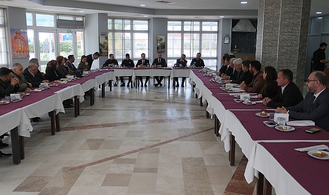 Kemer Muhtarlar Toplantısı, yerel yönetim ve halkın ihtiyaçlarının ele alındığı