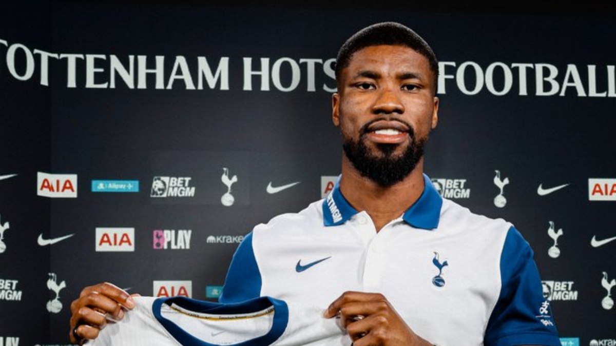 Kevin Danso'nun Tottenham'a transferi resmi olarak tamamlandı. Genç savunmacı, Premier