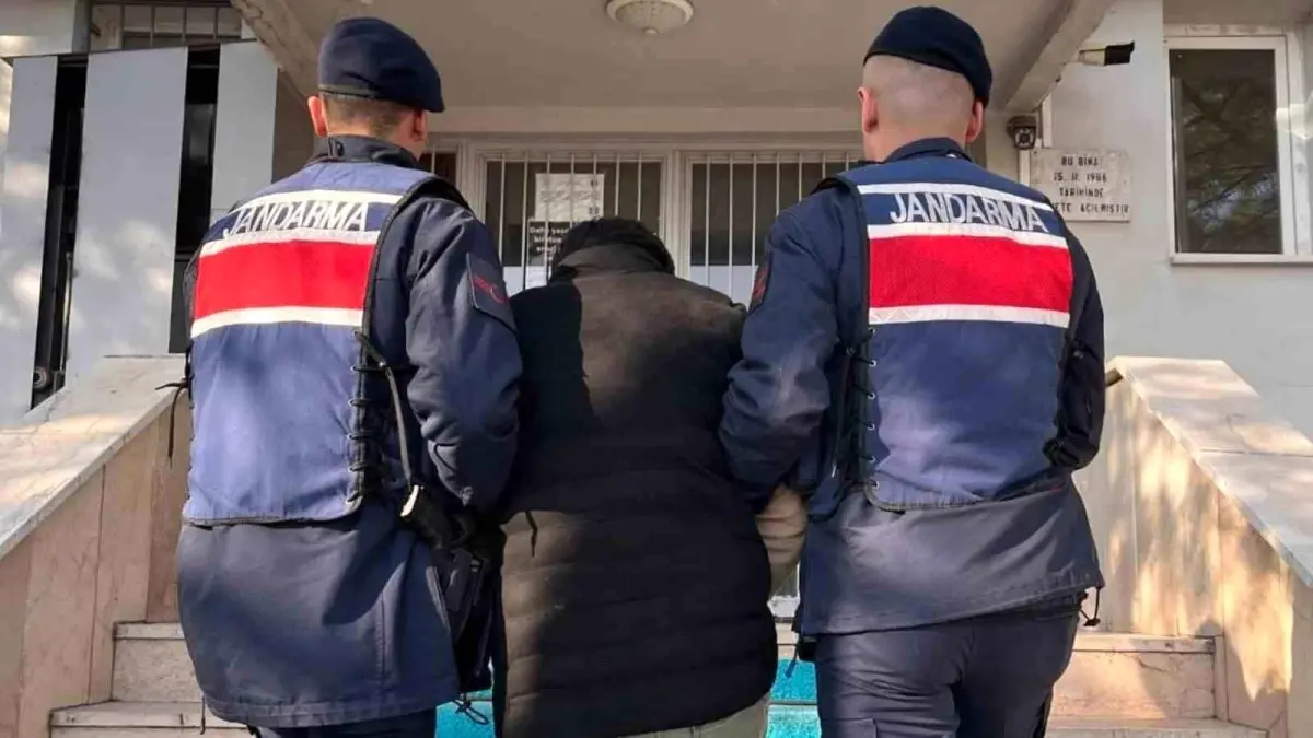 Jandarma, Kırıkkale'de 3 aranan hükümlüyü çeşitli kabahatlerden yakalayarak cezaevine teslim