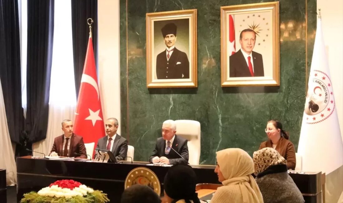 Kırklareli Valiliği'nde düzenlenen halk toplantısı, vatandaşların taleplerini dinlemek ve yerel