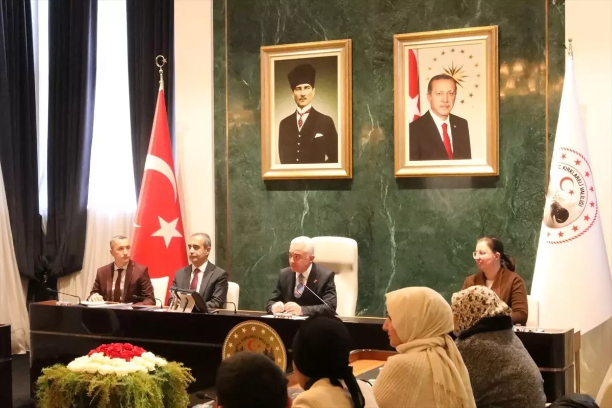 Kırklareli Valiliği'nde düzenlenen halk toplantısı, vatandaşların taleplerini dinlemek ve yerel
