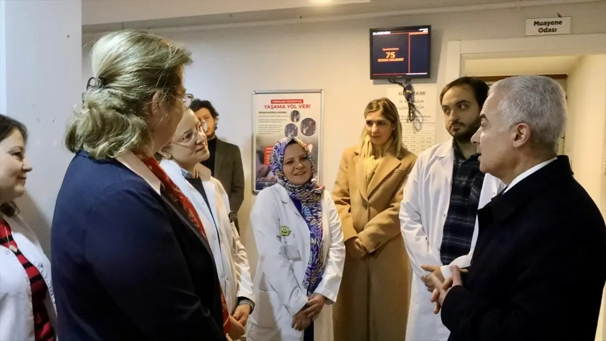 Kırklareli Valisi Uğur Turan, Aile Sağlığı Merkezi'ni ziyaret ederek sağlık