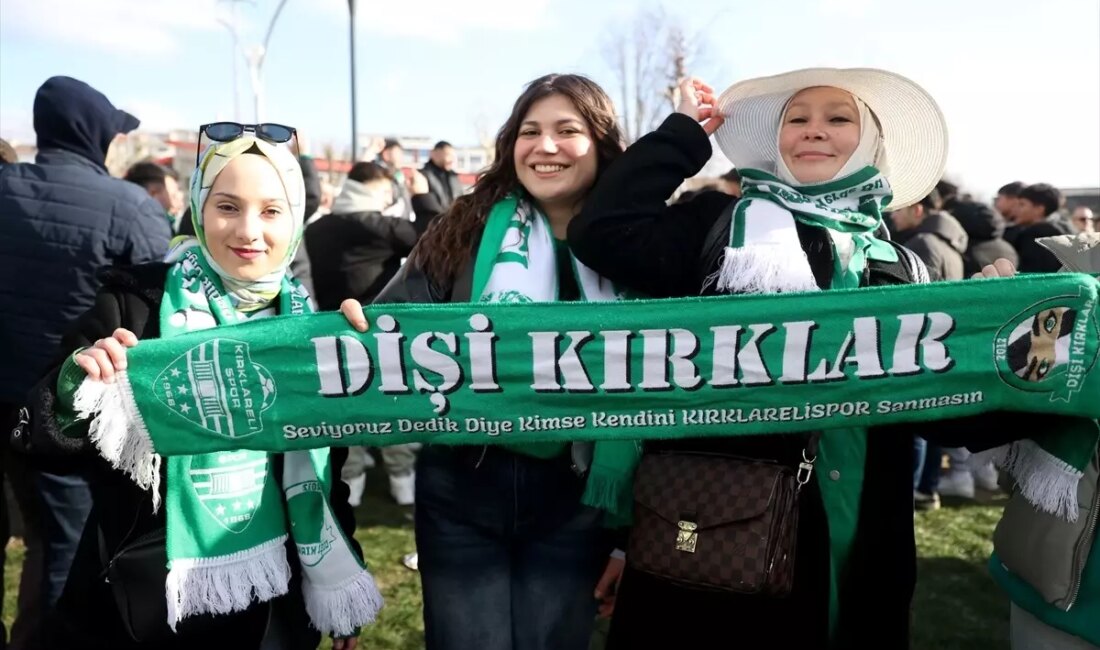Kırklarelispor taraftarları, Beşiktaş ile oynanacak olan kritik maç için heyecanla