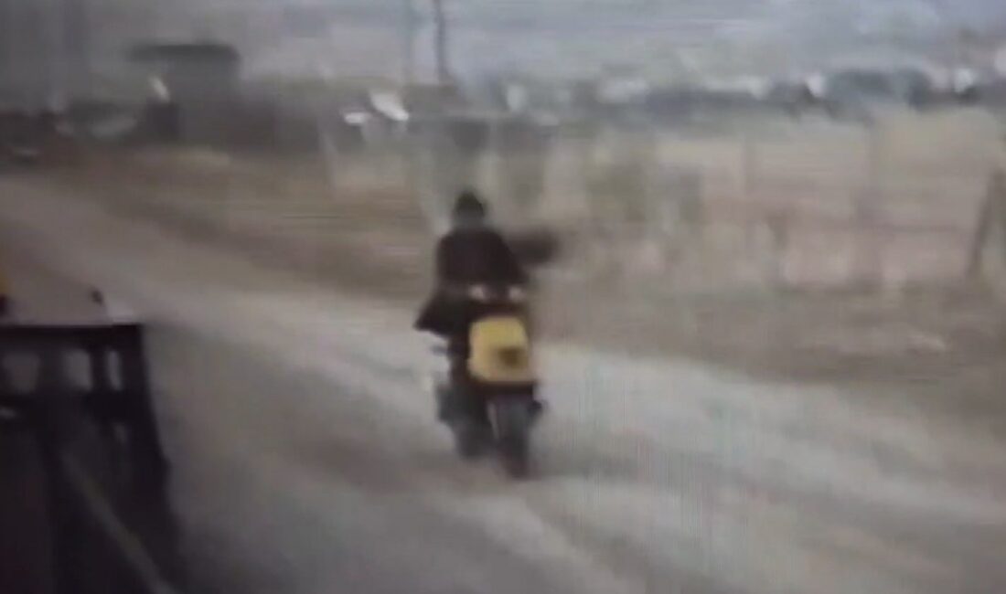 Kırşehir'de motosikletle bağ evine giren hırsızlık olayı, güvenlik kameralarına yansıdı.