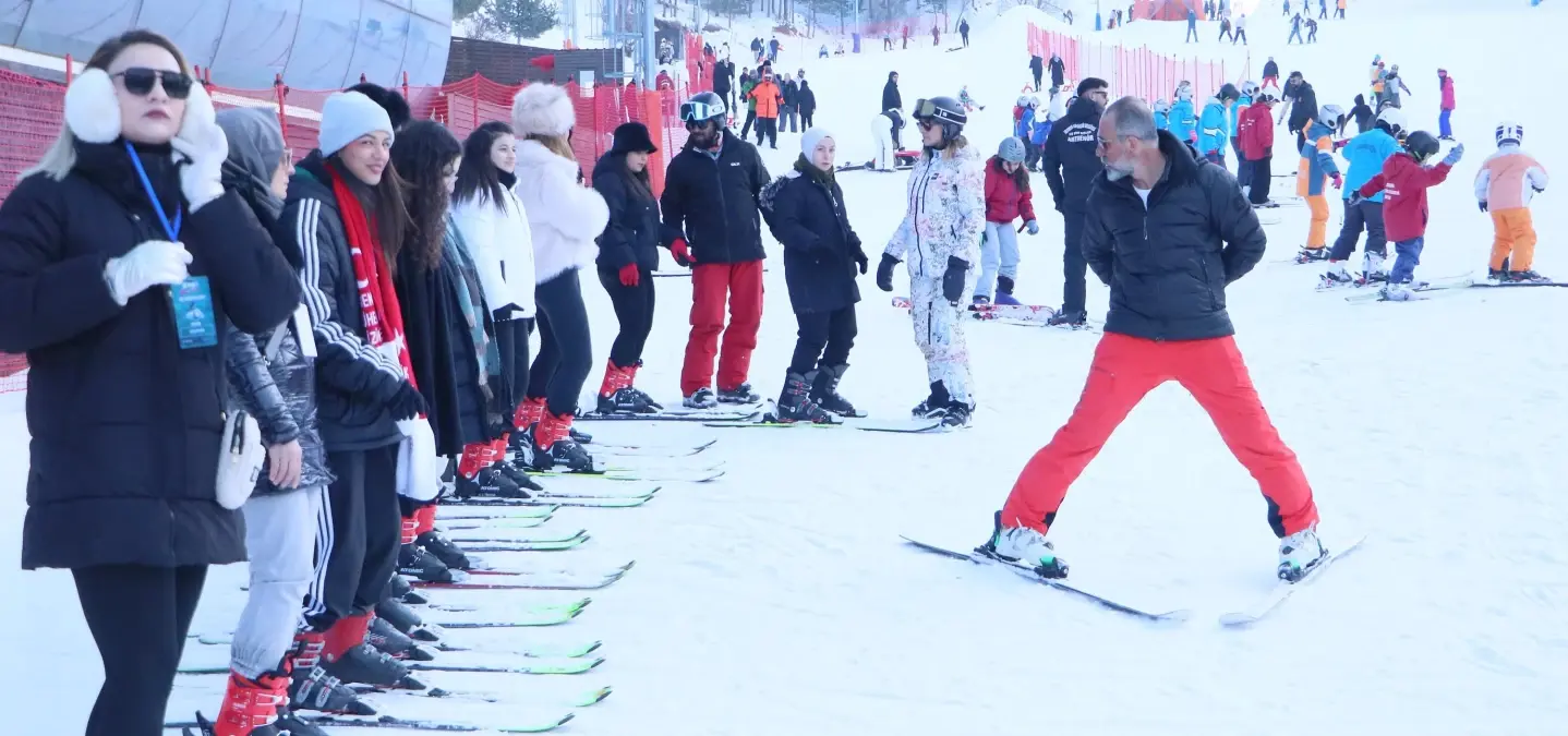 Erzurum'da başlayan Kış Sporları Kampı, kayak, snowboard ve diğer kış