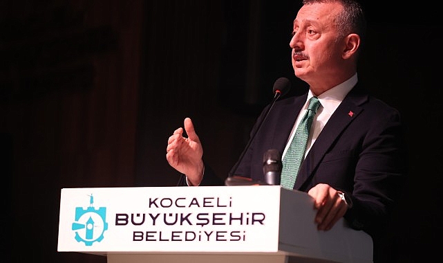 Kocaeli Büyükşehir Belediye Başkanı Tahir Büyükakın, eğitimcilerle bir araya gelerek