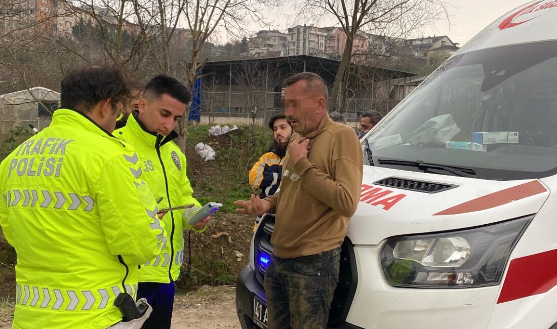Kocaeli'de meydana gelen kazada bir araç Bıçkı Deresi'ne uçtu. Sürücü,