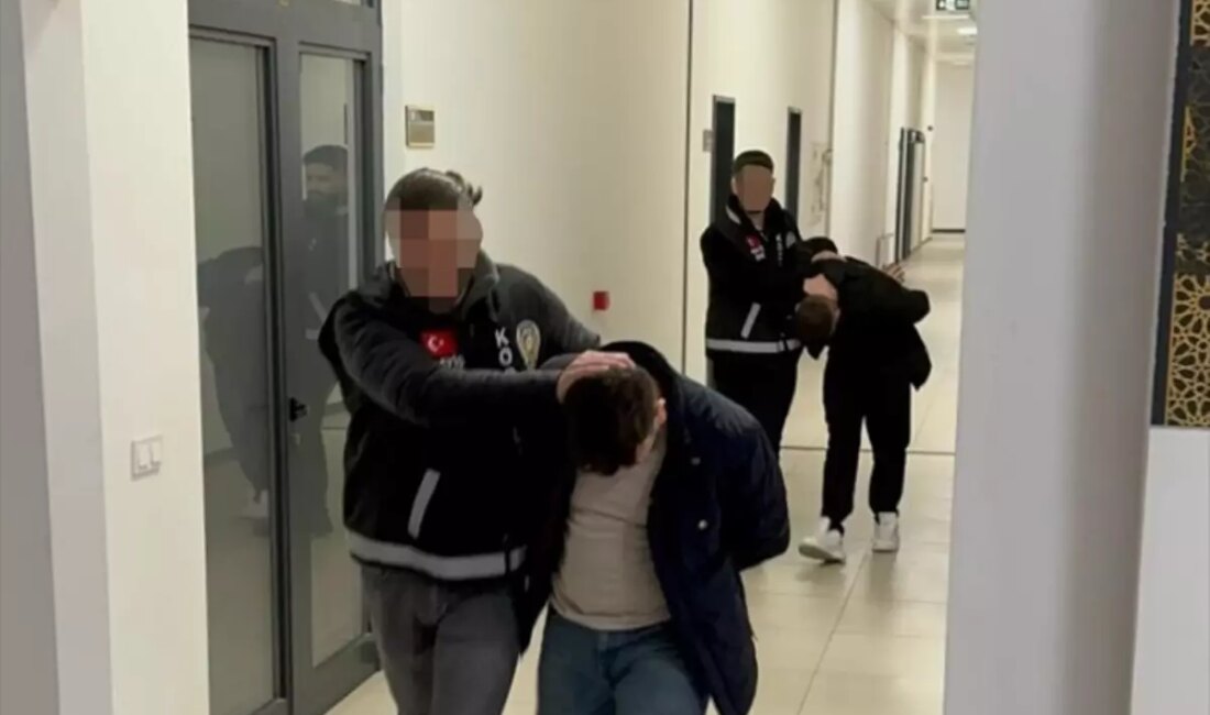 Kocaeli'de gerçekleştirilen dolandırıcılık operasyonunda iki şüpheli yakalanarak tutuklandı. Olayın detayları